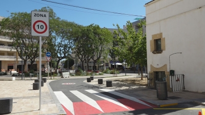 La plaça Catalunya de Torredembarra reobre al trànsit amb restriccions