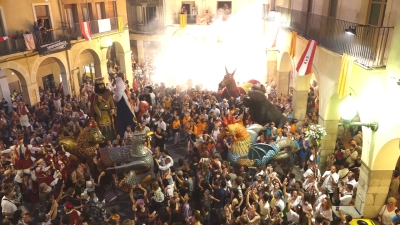 Valls diu adeu a Sant Joan exhibint el múscul del seguici festiu
