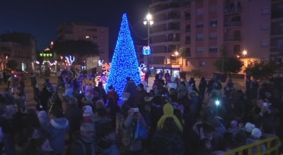 Encesa dels llums de Nadal a Constantí amb Mickey, Minnie i el cor infantil