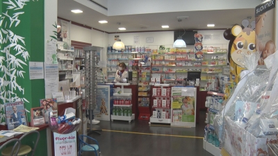 Les farmàcies continuen sense mascaretes, alcohol o gels desinfectants