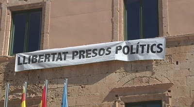 Ciutadans de Torredembarra acudeix a la Fiscalia i a la Junta Electoral en contra de la pancarta dels presos polítics