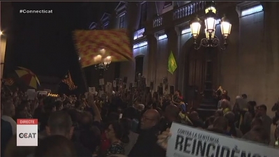 6.000 persones es manifesten a la plaça de la Font de Tarragona contra la sentència