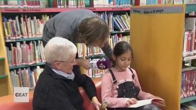 Una desena de parelles es troben cada setmana a la Biblioteca Municipal de Constantí per millorar la comprensió lectora