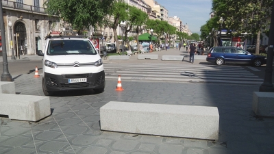 Tarragona col·loca nous pilons de seguretat a la Rambla Nova per millorar la imatge del centre urbà