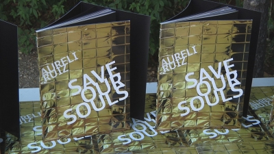 Aureli Ruiz presenta el catàleg de la seva exposició “Save our Souls”