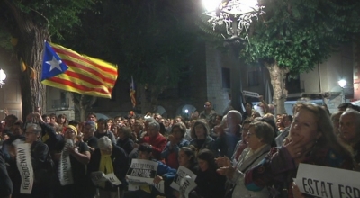 La plaça Major de Montblanc focalitza el vespre de protestes a la comarca