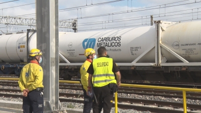 Una fuita de diòxid de carboni en un tren de mercaderies talla la circulació ferroviària entre Vila-seca i Tarragona