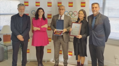 El Reial Club Nàutic de Tarragona rep la Placa Olímpica al Mèrit Esportiu