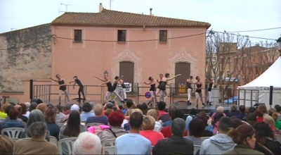 Exhibició de ballarins a Torredembarra per celebrar el Dia Internacional de la Dansa
