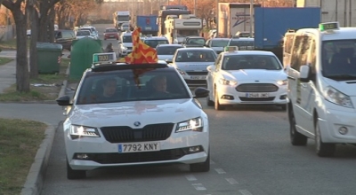 Els taxistes tarragonins es desplacen a Barcelona a l&#039;espera de solucions