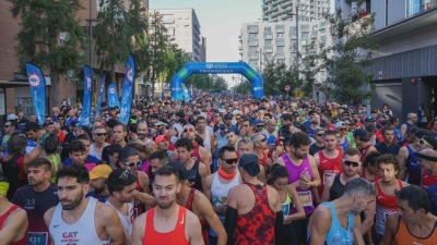 Mitja Marató multitudinària, tot i el mal temps