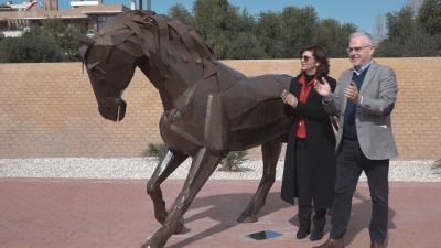 La plaça d&#039;Andalusia de Salou estrena escultura i tarongers abans de ser remodelada