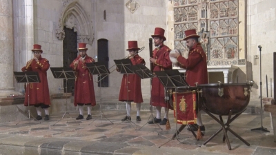 El concert de la Cobla dels Ministrers, un toc de tradició a les festes de Santa Tecla