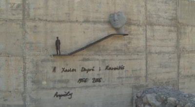 Un conjunt escultòric recorda Xavier Dupré al circ romà de Tarragona