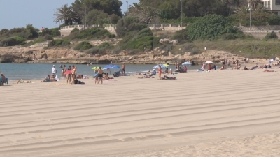 Les platges de Tarragona incorporen megafonia i un dron