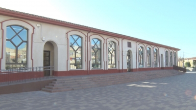 Constantí enllesteix les obres de renovació de la façana de les Escoles Velles