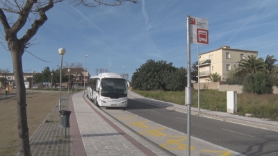 Entra en funcionament la nova parada de bus al carrer Josep Maria de Segarra de Constantí