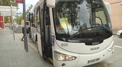 Vila-seca posa un bus per anar a la manifestació contra el terrorisme a Barcelona