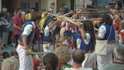 Els balls avancen la festa tradicional del Sant Joan vallenc