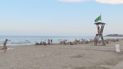 Mor ofegat un home de 80 anys a la platja de la Pineda