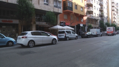 Veïns i veïnes del carrer Pere Martell proposen convertir la via en peatonal